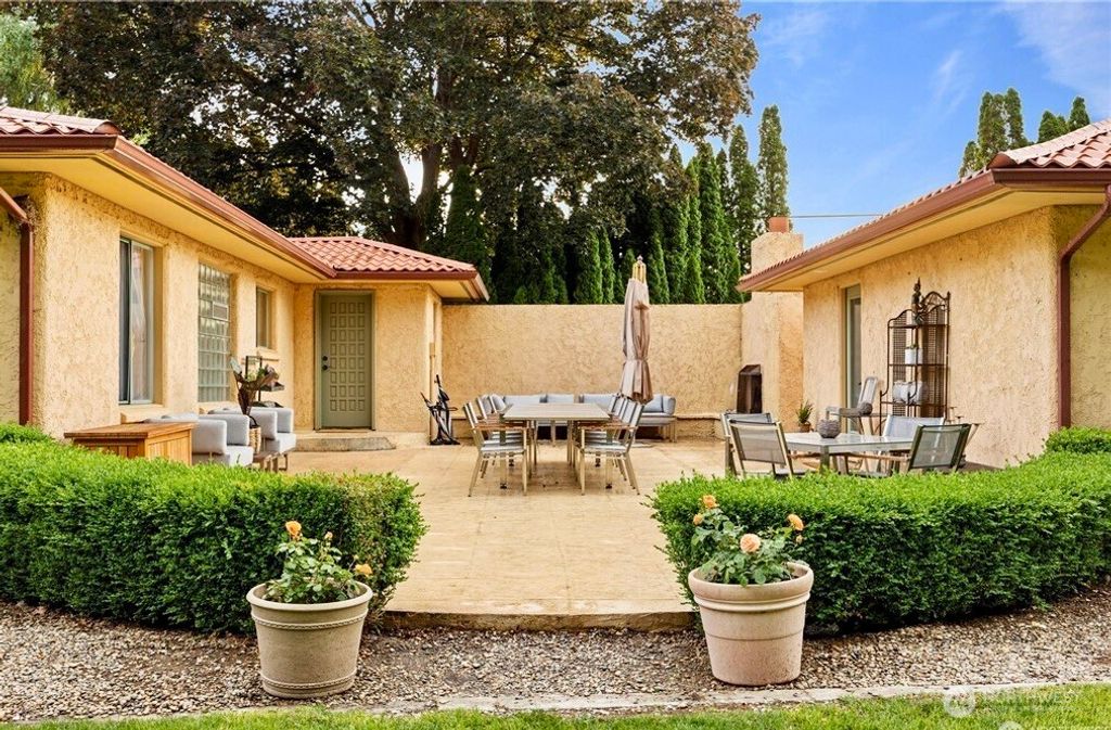 Photo of 1646 Road 20 NW, Soap Lake, WA 98851 (MLS # 2514003)