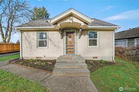 8522 9th Ave Court E Tacoma WA 98445