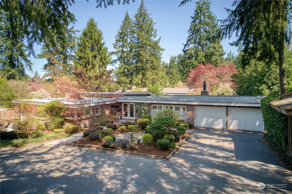 Photo of 3548 NE 165th Street, Lake Forest Park, WA 98155 (MLS # 2060327)