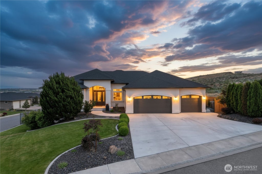 Photo of 1104 Allenwhite Drive, Richland, WA 99352 (MLS # 2583764)