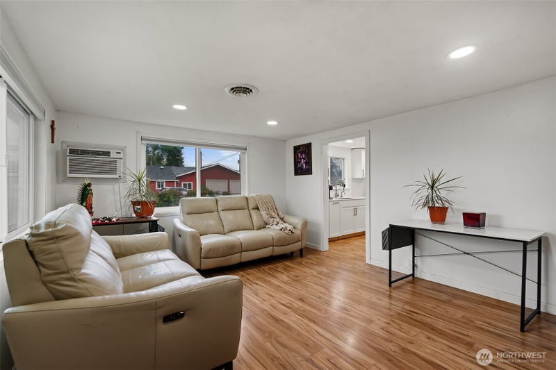 709 N 28th Avenue