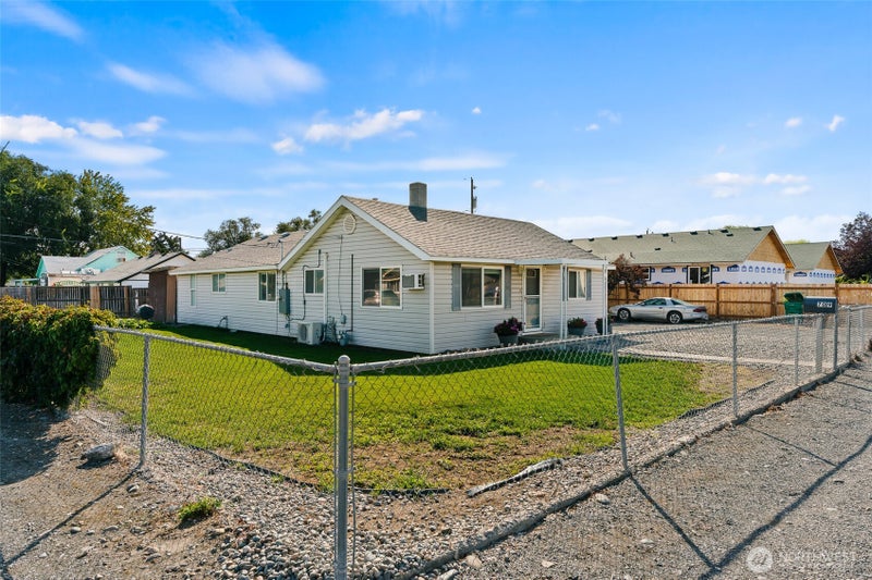 709 N 28th Avenue