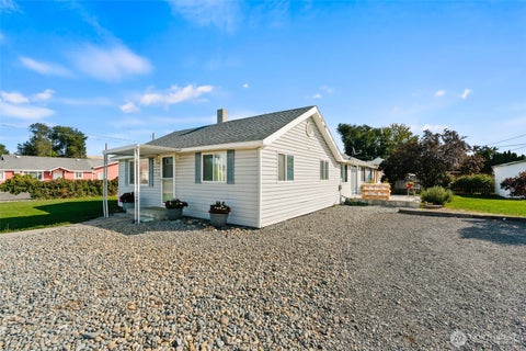 Photo of 709 N 28th Avenue, Yakima, WA 98902 (MLS # 2582741)