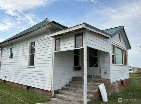 Photo of 4 SW Raymond Street, Wilbur, WA 99185 (MLS # 2591576)