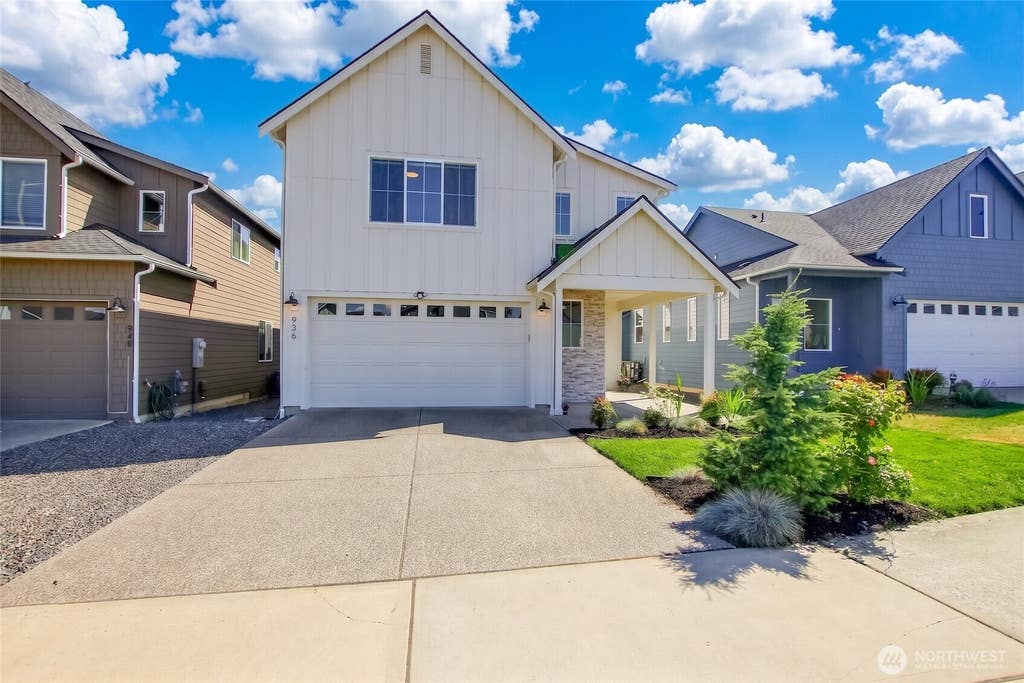 Photo of 936 Yew Avenue, Sultan, WA 98294 (MLS # 2561603)