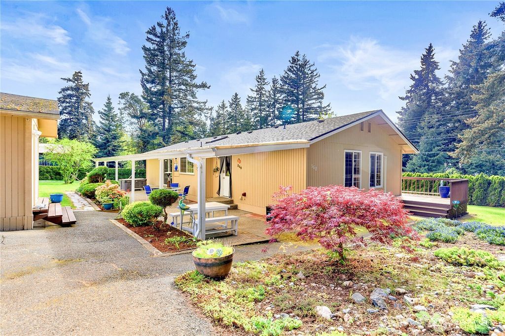 Photo of 560 N Sunset Drive, Camano Island, WA 98282 (MLS # 2511861)
