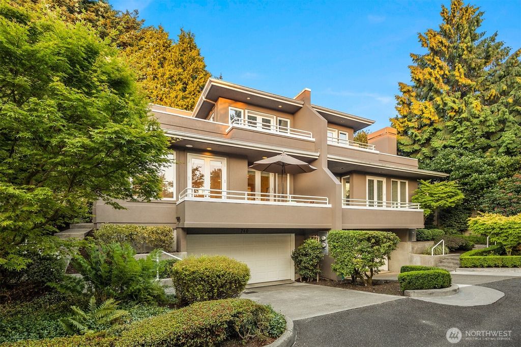 Photo of 740 1st Street S, Kirkland, WA 98033 (MLS # 2388869)