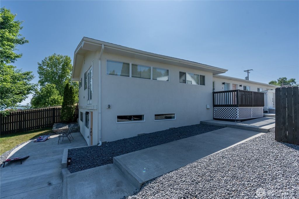 Photo of 3013 W Lakeside Drive #1-5, Moses Lake, WA 98837 (MLS # 2528601)