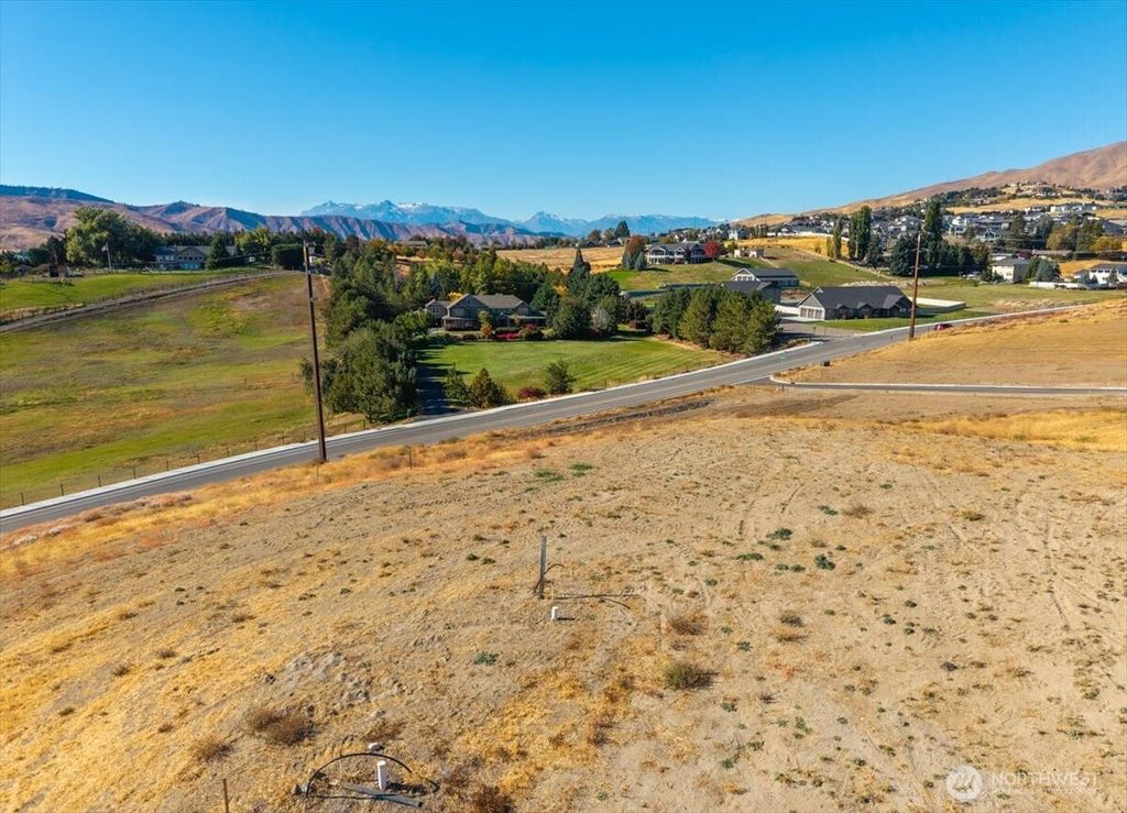 Photo of 27 Margaret Lane, Wenatchee, WA 98801 (MLS # 2446734)