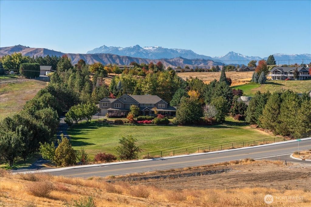 Photo of 27 Margaret Lane, Wenatchee, WA 98801 (MLS # 2446734)