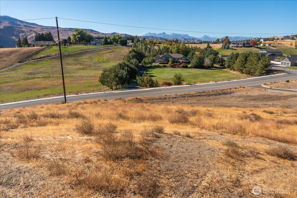 Photo of 27 Margaret Lane, Wenatchee, WA 98801 (MLS # 2446734)