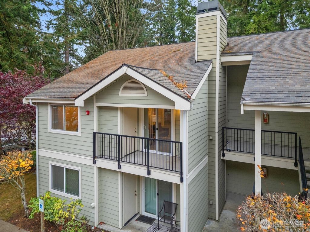 Photo of 6525 200th Street SW, Lynnwood, WA 98036 (MLS # 2428365)