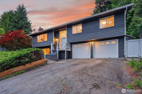Photo of 2678 Maplewood Drive, Longview, WA 98632 (MLS # 2540671)