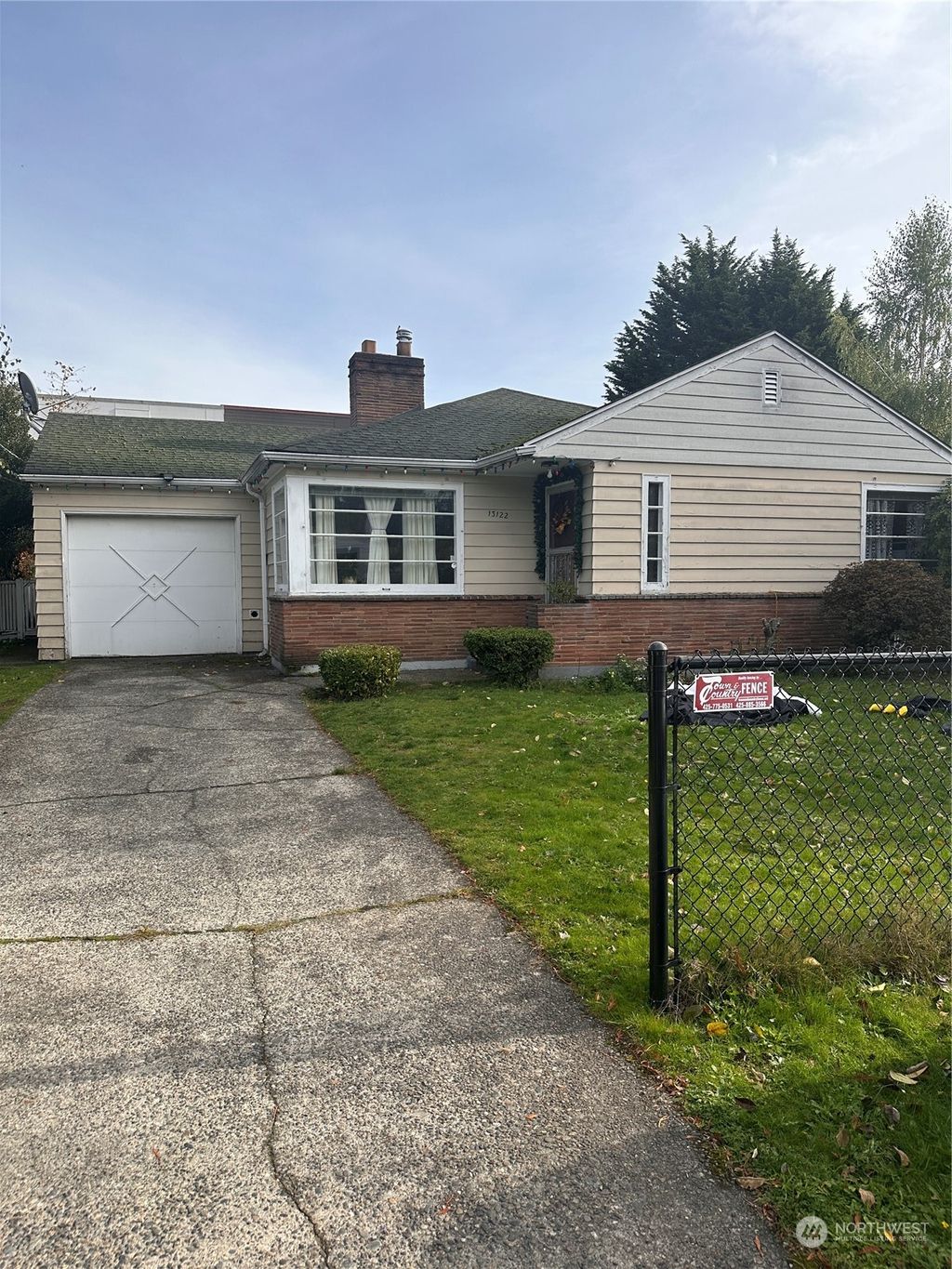 Photo of 13122 Palatine Avenue N, Seattle, WA 98133 (MLS # 2221544)