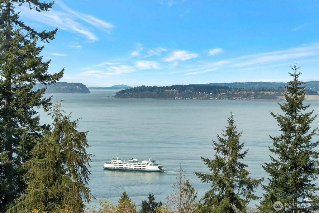 Photo of 704 Campbell Avenue, Mukilteo, WA 98275 (MLS # 2348071)