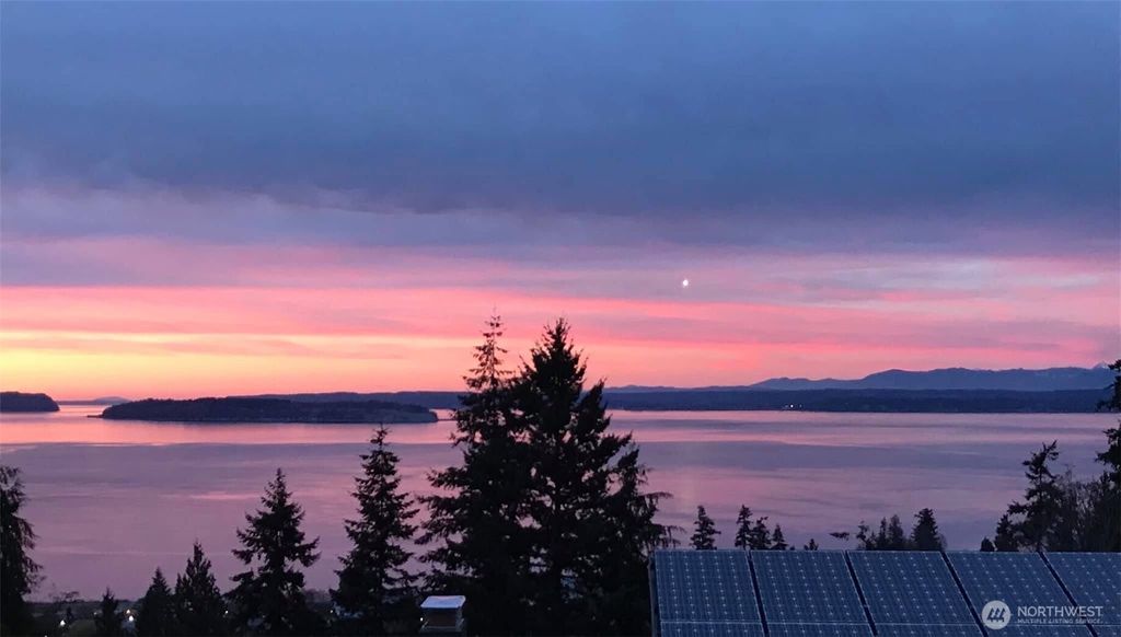 Photo of 704 Campbell Avenue, Mukilteo, WA 98275 (MLS # 2348071)
