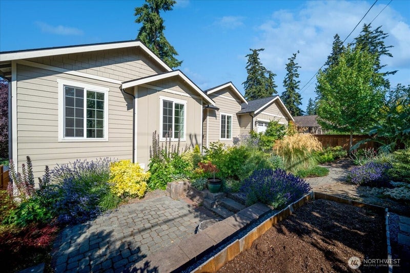 1229 SE Camano Drive