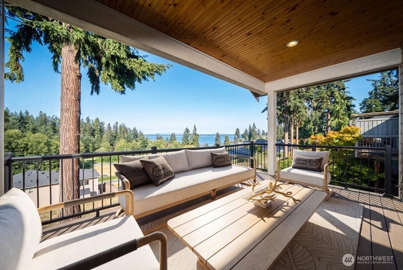 1229 SE Camano Drive