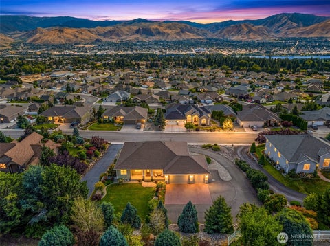 Photo of 825 Briarwood Drive, East Wenatchee, WA 98802 (MLS # 2548277)