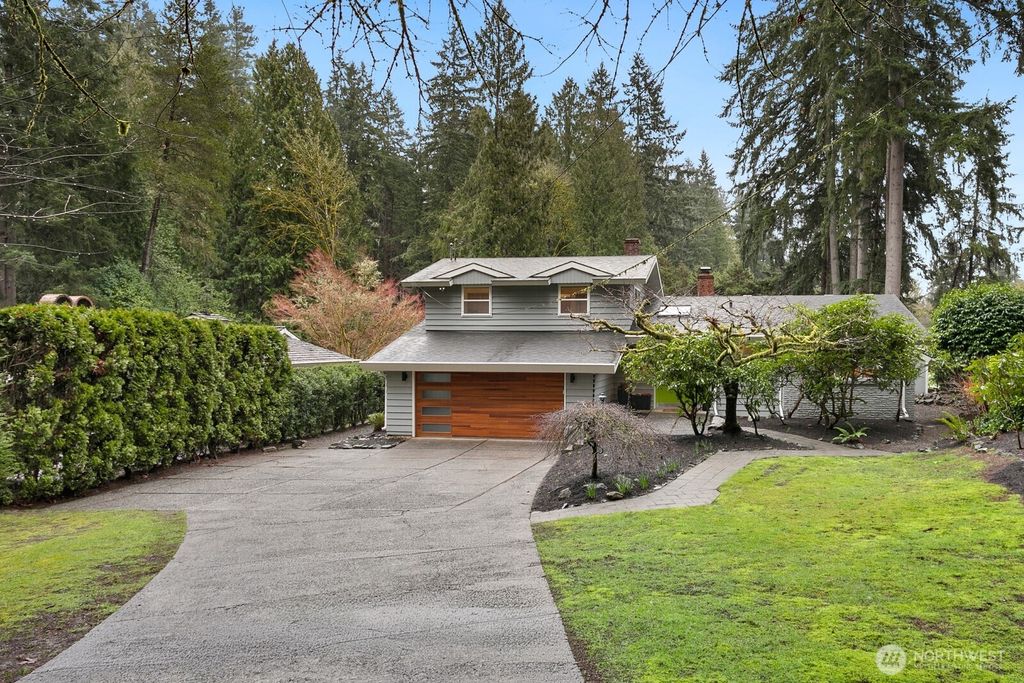 Photo of 17834 33rd Avenue NE, Lake Forest Park, WA 98155 (MLS # 2484296)