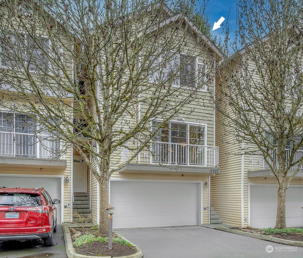 Photo of 17922 NE 90th Street, Redmond, WA 98052 (MLS # 2072867)
