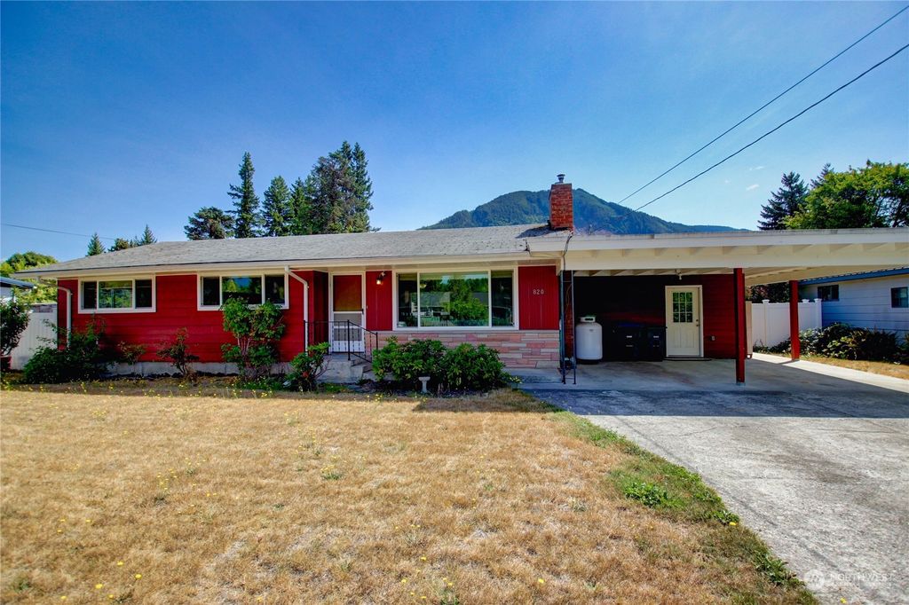 Photo of 820 Madison Avenue, Darrington, WA 98241 (MLS # 2150619)