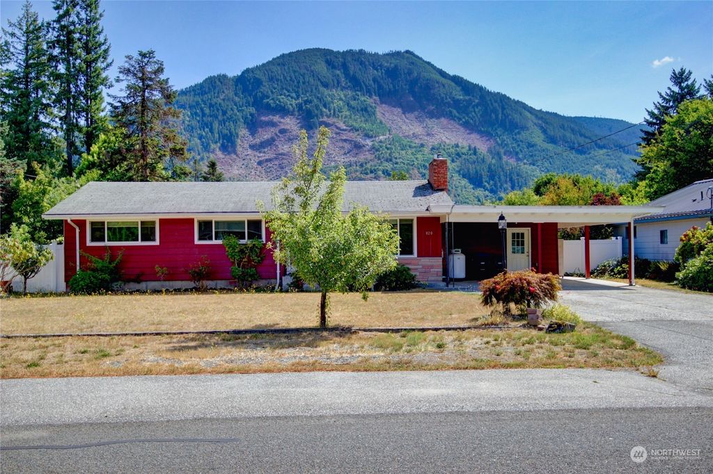 Photo of 820 Madison Avenue, Darrington, WA 98241 (MLS # 2150619)