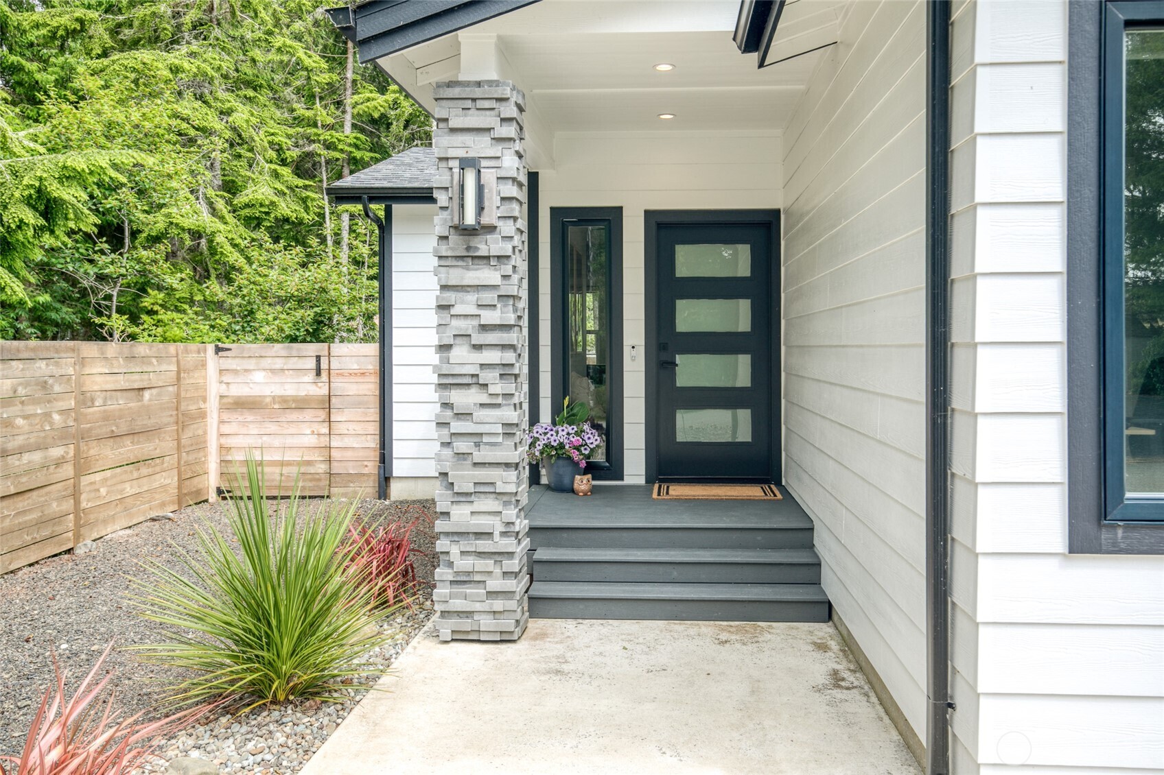 366 Lake View Loop NE
