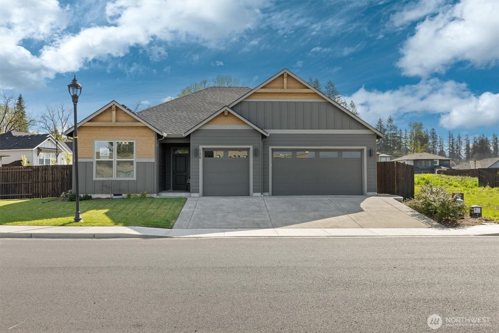 Photo of 135 SE Airedale Ave Ave, La Center, WA 98629 (MLS # 2525406)
