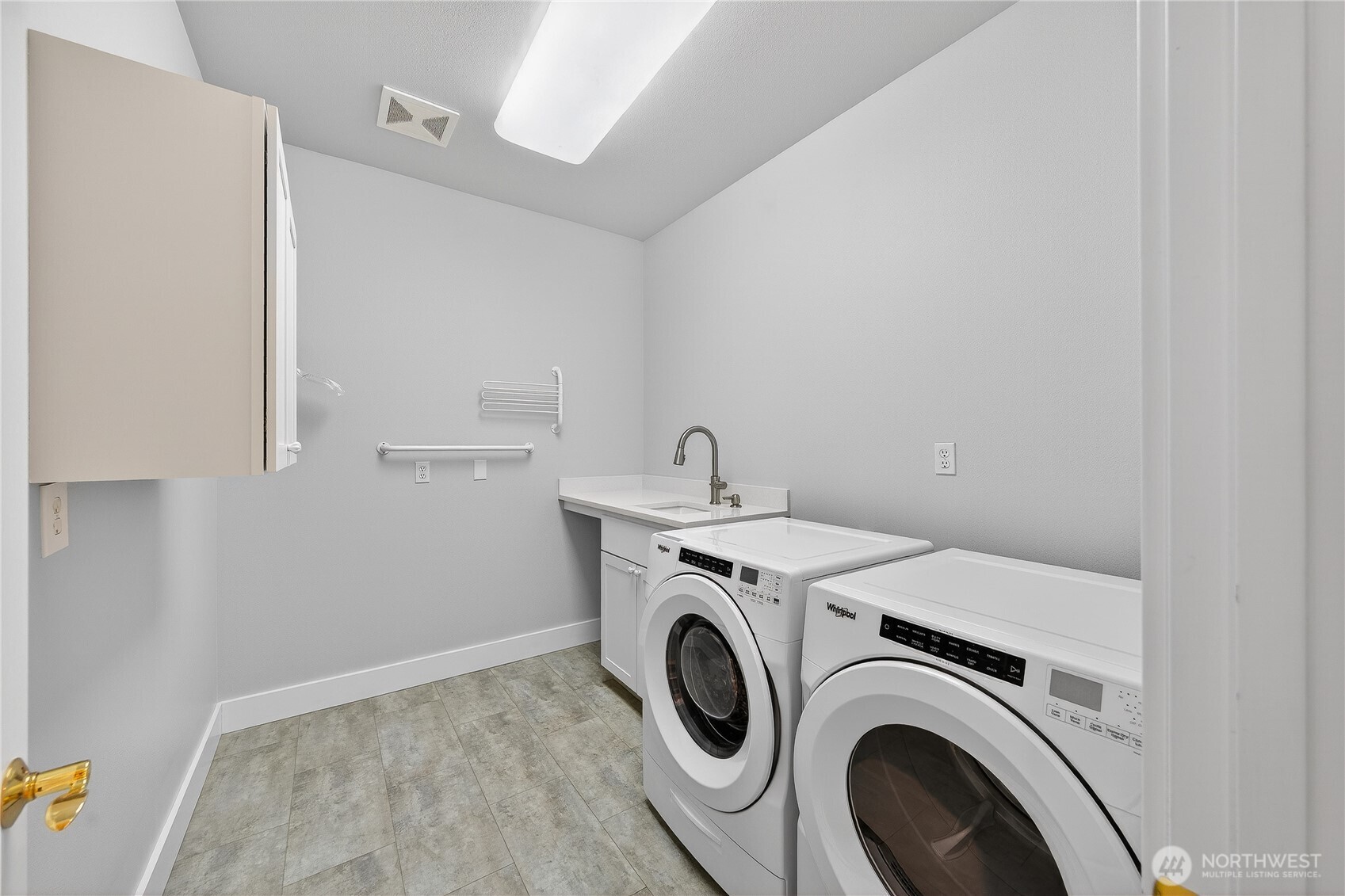 Anacortes, Washington, 98221, United States, 4 Bedrooms Bedrooms, ,4 BathroomsBathrooms,Residential,Active,2027320