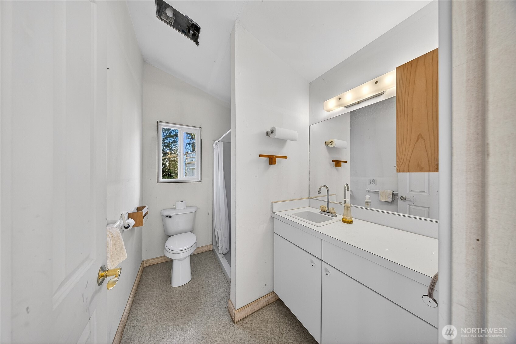 Anacortes, Washington, 98221, United States, 4 Bedrooms Bedrooms, ,4 BathroomsBathrooms,Residential,Active,2027320