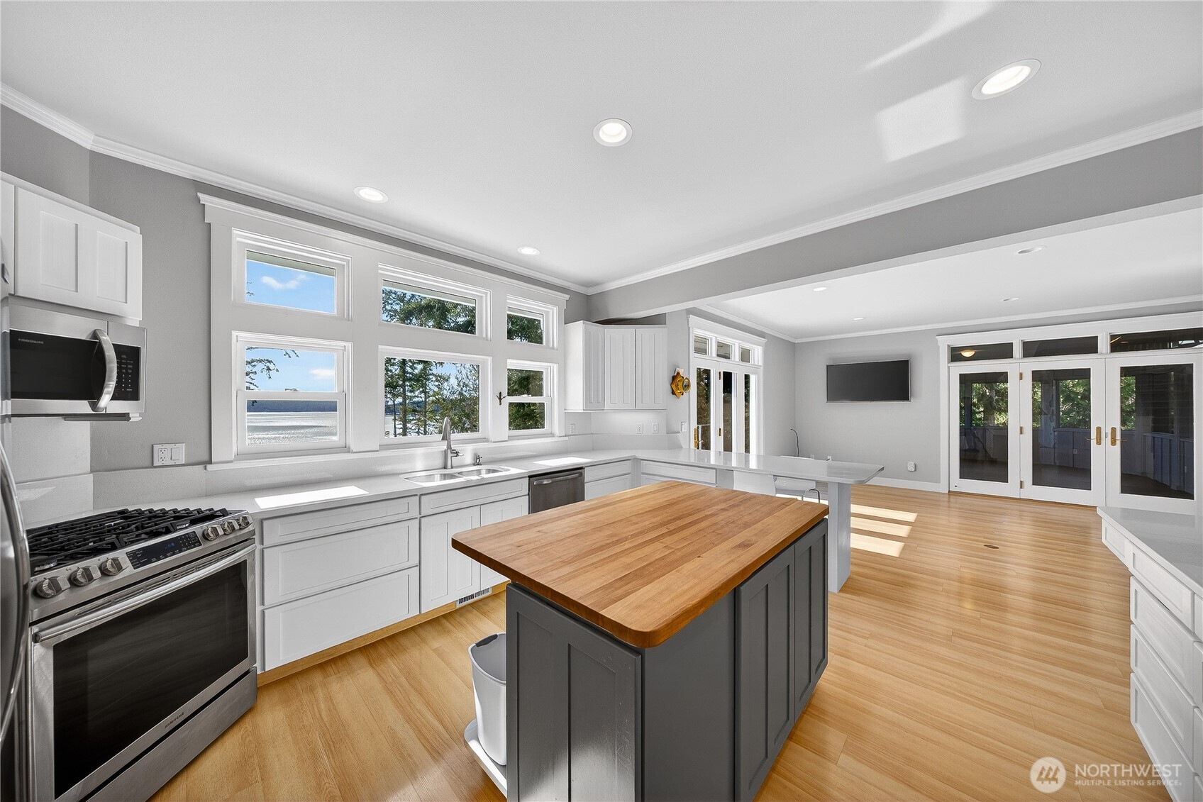 Anacortes, Washington, 98221, United States, 4 Bedrooms Bedrooms, ,4 BathroomsBathrooms,Residential,Active,2027320