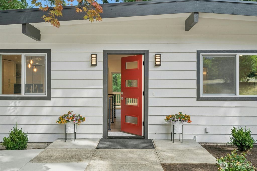 Photo of 410 Mt. Jupiter Drive SW, Issaquah, WA 98027 (MLS # 2423194)