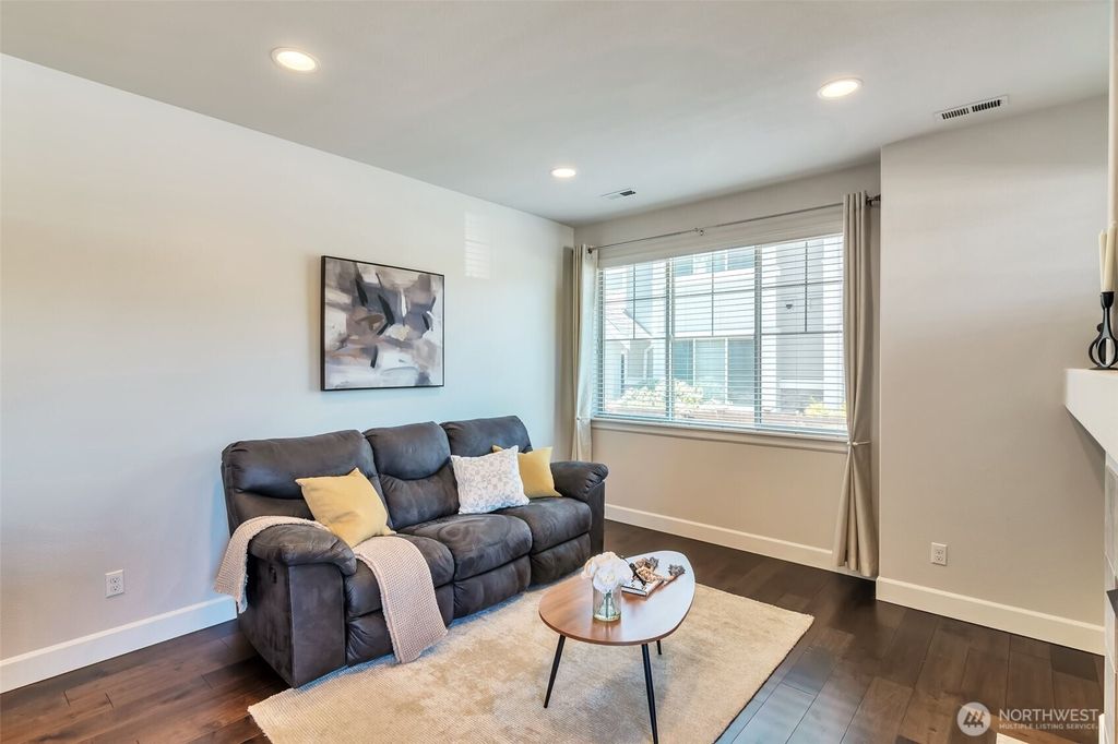 Photo of 14522 15th Avenue W #B, Lynnwood, WA 98087 (MLS # 2372158)