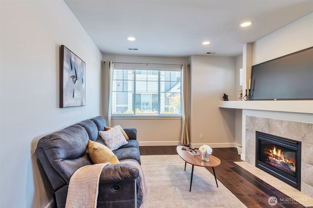 Photo of 14522 15th Avenue W #B, Lynnwood, WA 98087 (MLS # 2372158)