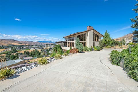 Photo of 3808 School Street, Wenatchee, WA 98801 (MLS # 2573140)