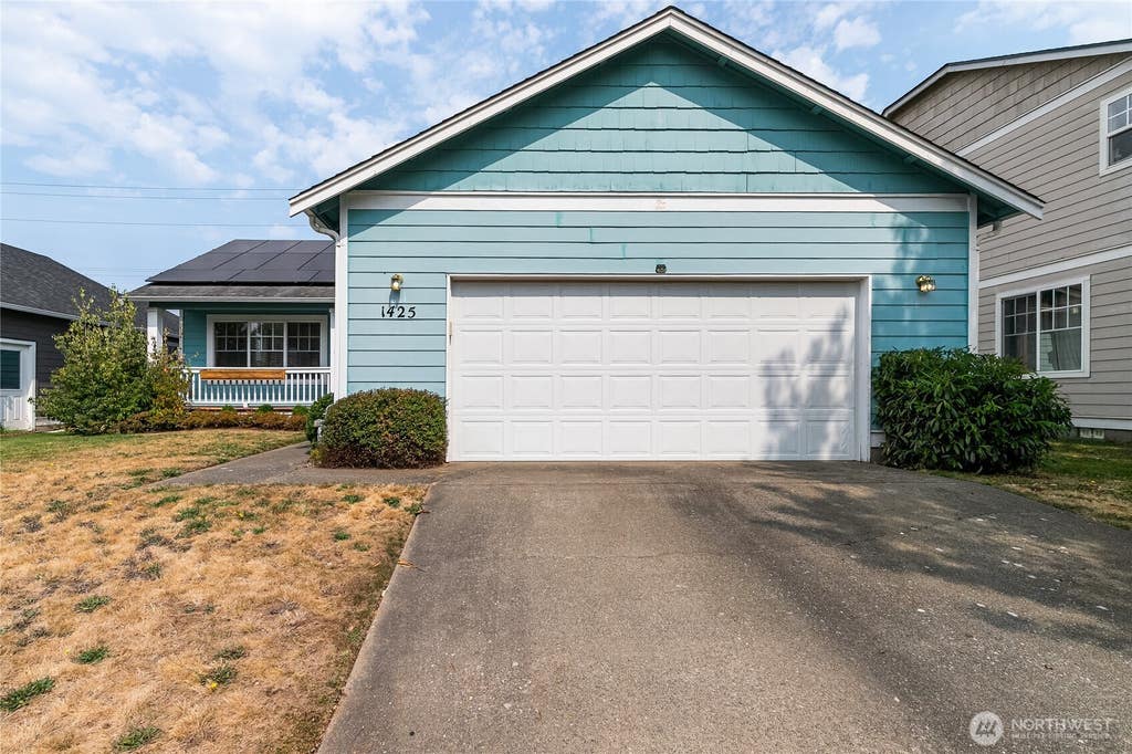 Photo of 1425 Spruce Street, Lynden, WA 98264 (MLS # 2572241)