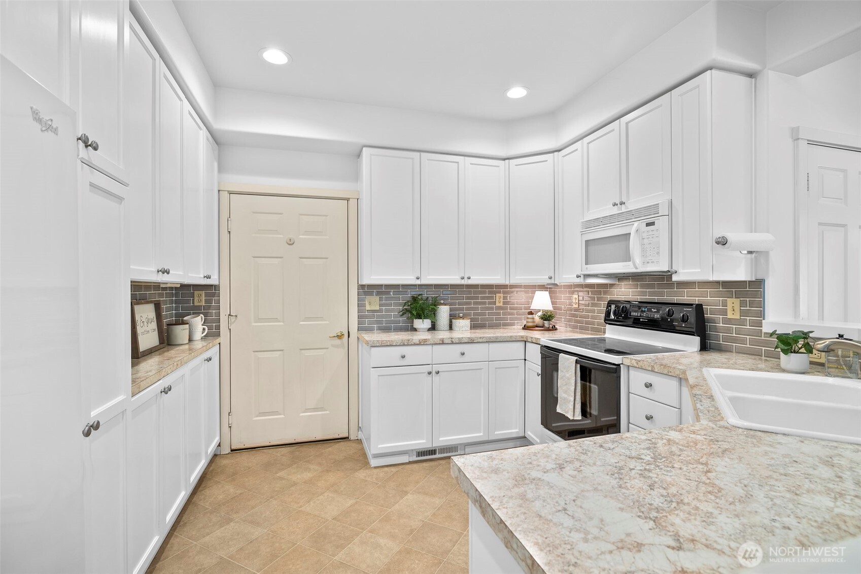 4310 NE 5 Court 101