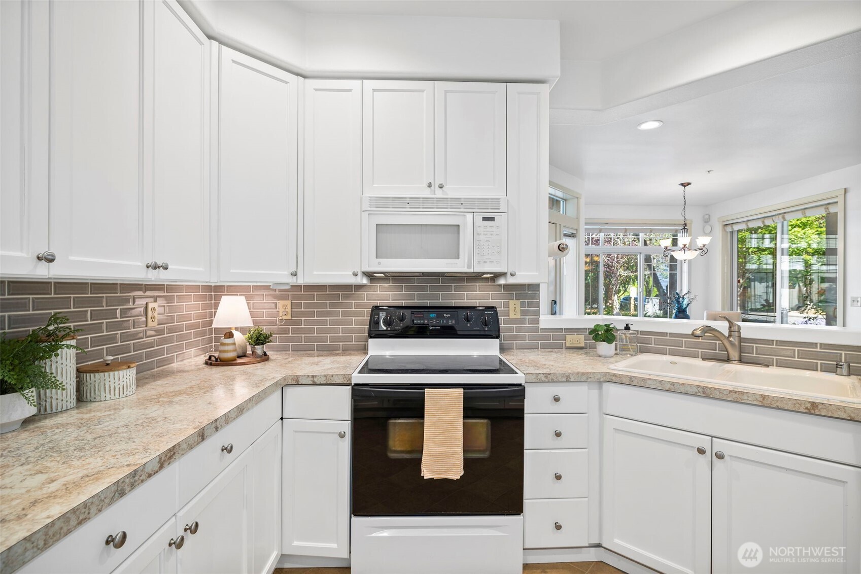 4310 NE 5 Court 101
