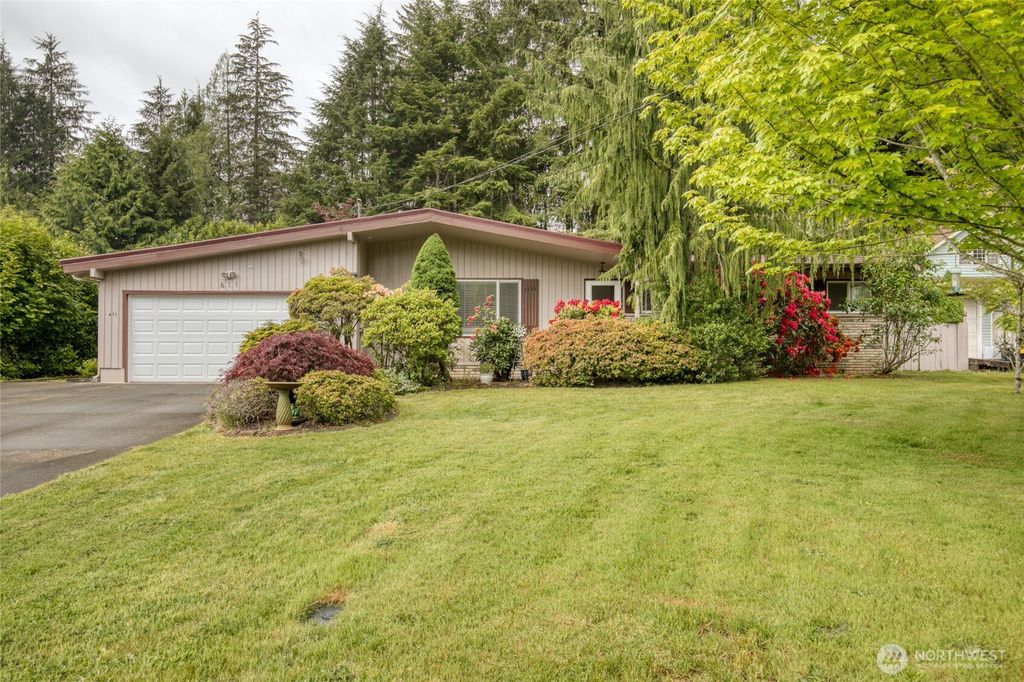 Photo of 611 N 6th Street, Montesano, WA 98563 (MLS # 2527109)