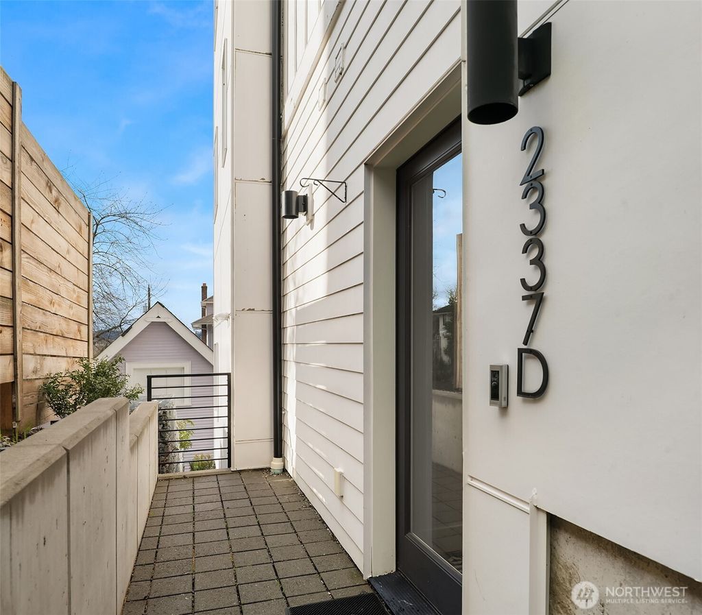 Photo of 2337 10th Avenue E #D, Seattle, WA 98102 (MLS # 2475122)