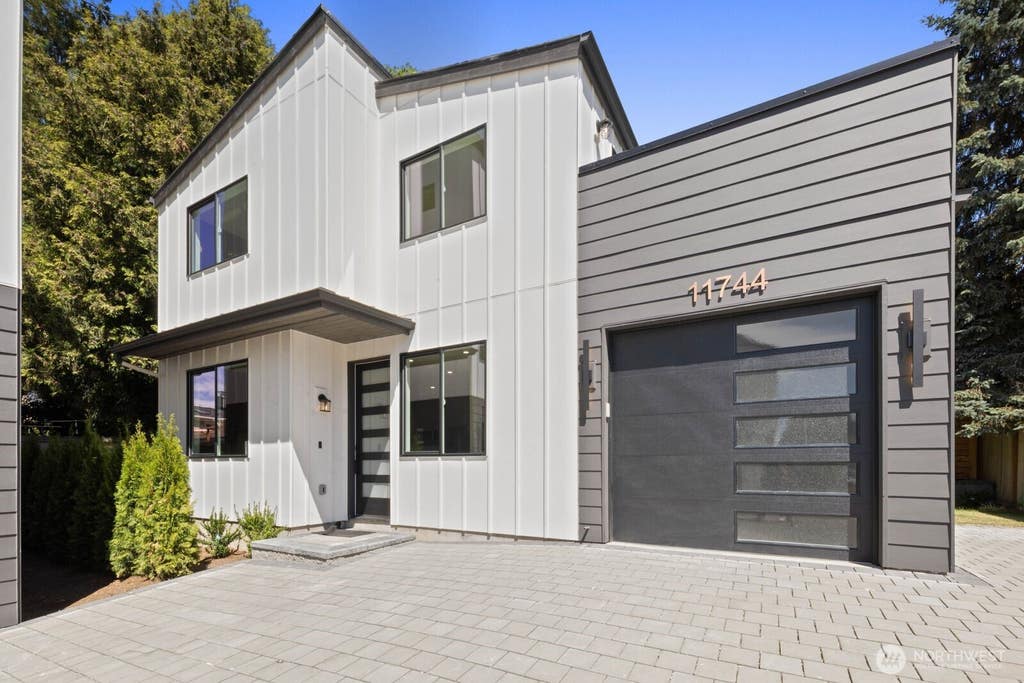 Photo of 11744 Dayton Avenue N, Seattle, WA 98133 (MLS # 2566180)
