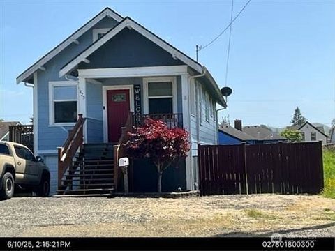 Photo of 325 E Curtis Street, Aberdeen, WA 98520 (MLS # 2466620)