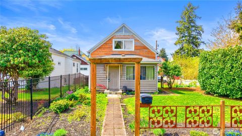 Photo of 1628 Oakes Ave Ave, Everett, WA 98201 (MLS # 2505745)