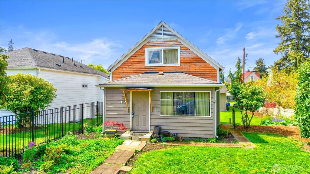 Photo of 1628 Oakes Ave Ave, Everett, WA 98201 (MLS # 2505745)