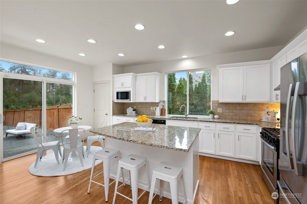 Photo of 11100 Muirwood Way NE, Redmond, WA 98053 (MLS # 2004180)