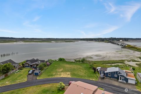 16 Whalebone Way Aberdeen WA 98520