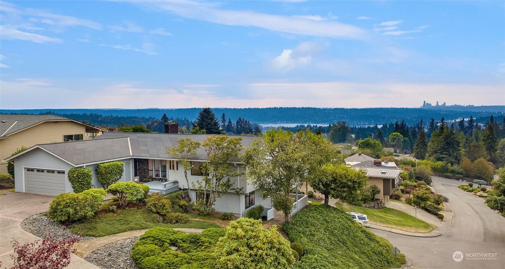 Photo of 4304 136th Place SE, Bellevue, WA 98006 (MLS # 2011920)