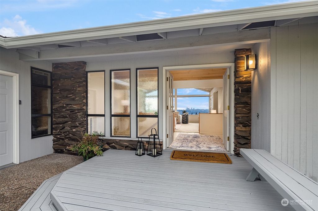 Photo of 4304 136th Place SE, Bellevue, WA 98006 (MLS # 2011920)