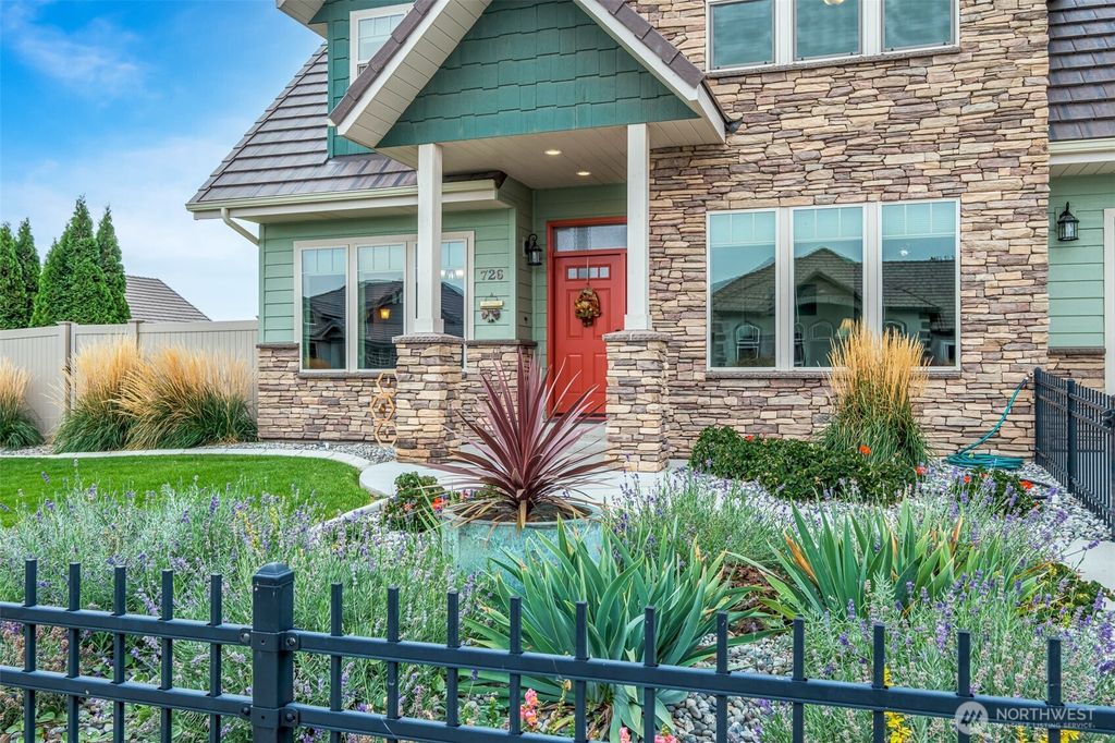 Photo of 726 L Street SW, Quincy, WA 98848 (MLS # 2451600)